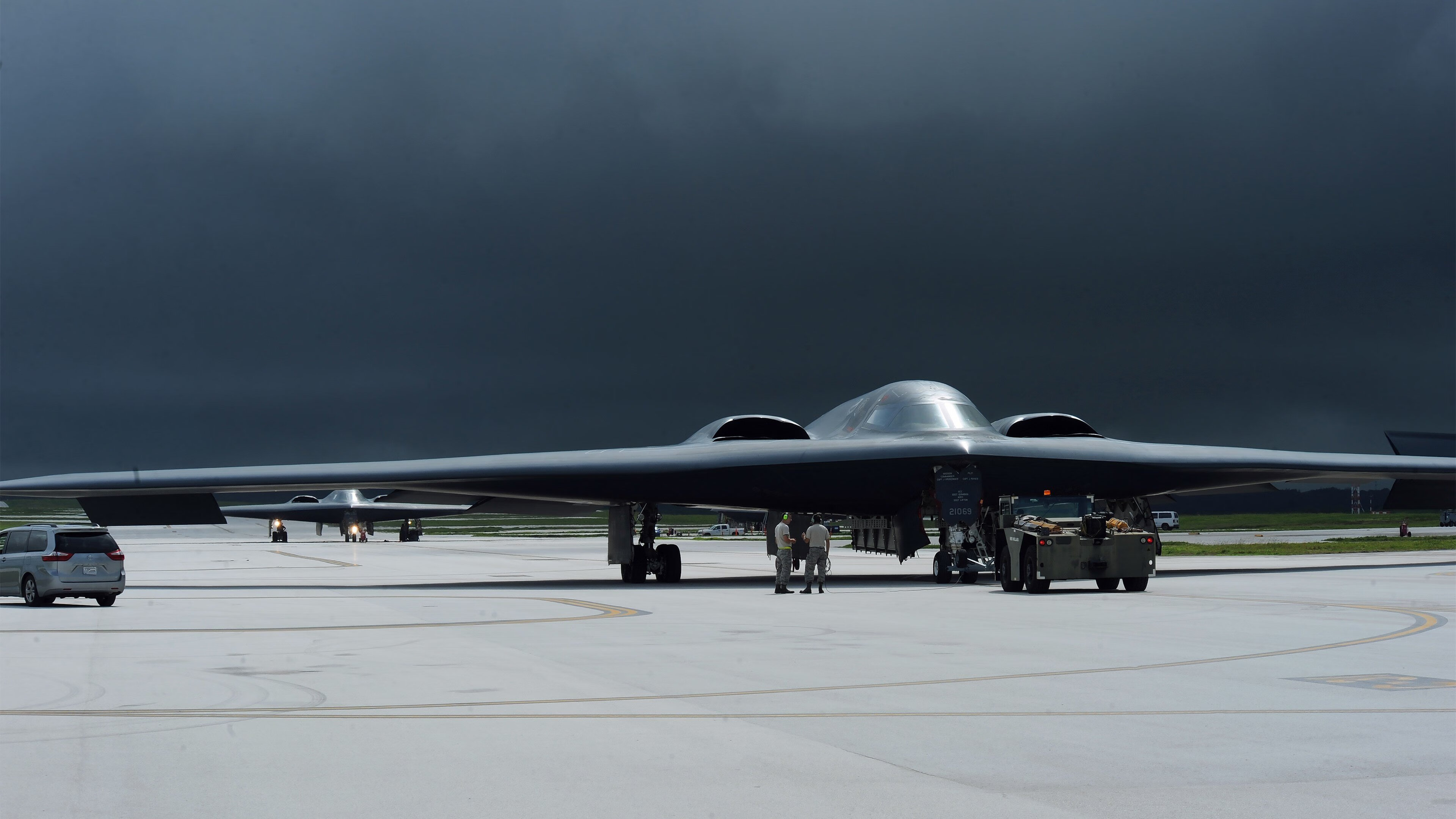 开云真人娱乐官网-巨星再聚首：多位传奇在季后赛中上演“怀旧盛宴”，精选传奇巨星包名单