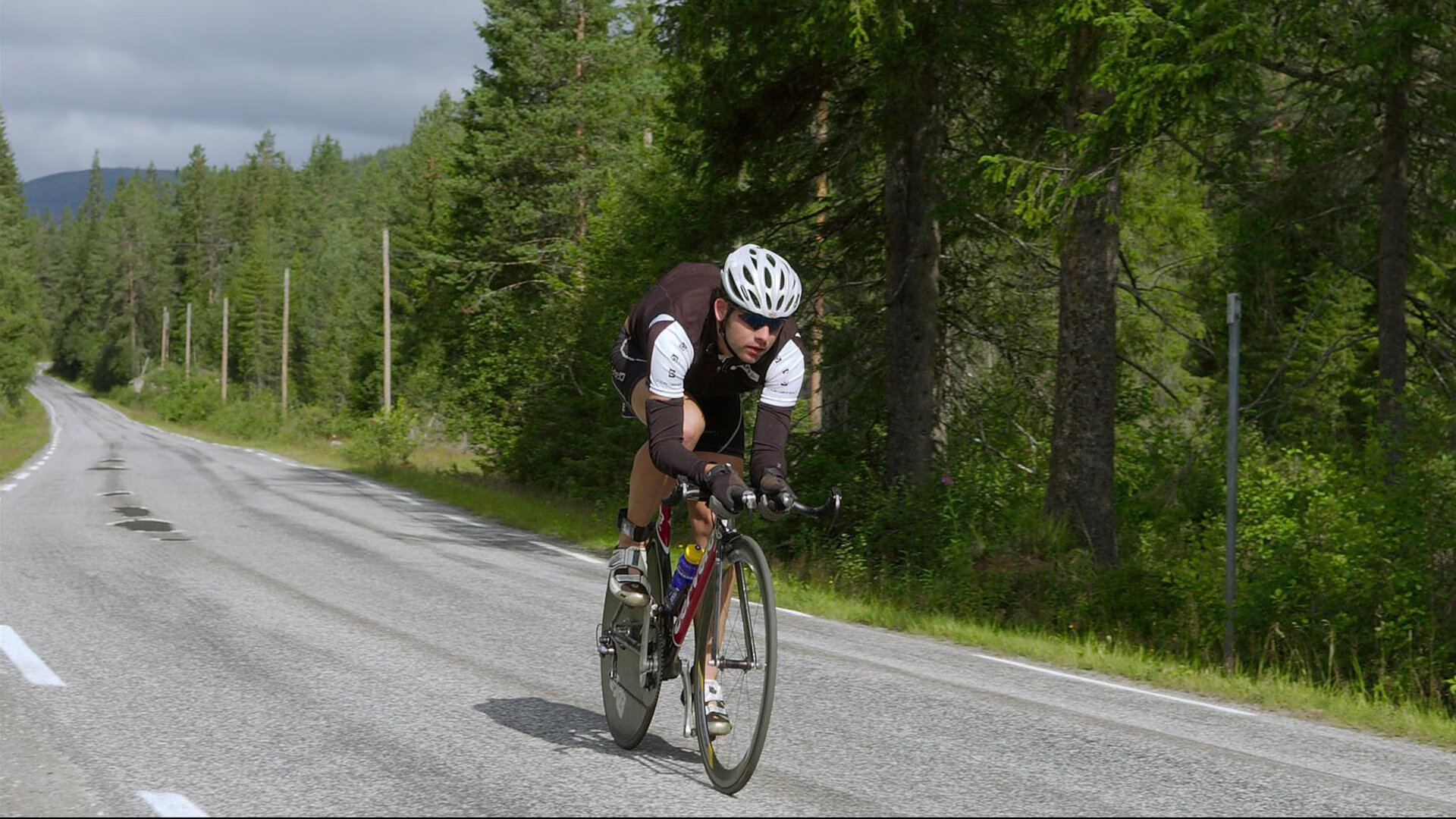 开云kaiyun-全黑队球员间精确配合,攻防转换无缝衔接,全黑球衣什么意思